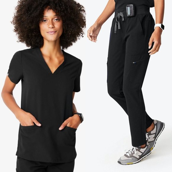Figs Pants - Figs Casma Three-Pocket Top & Kauro Cargo Pant Scrub Set in Black